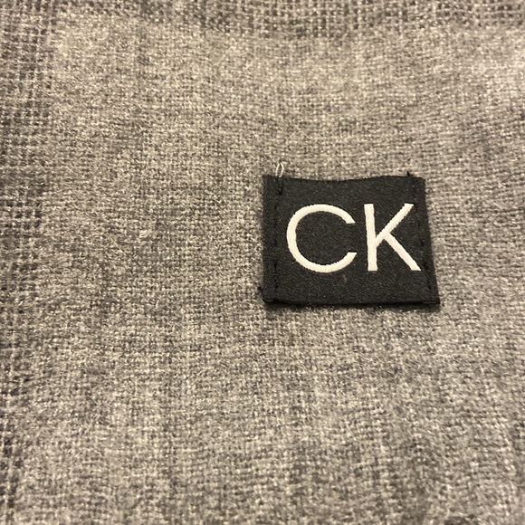 13” x 80” gray checkered Calvin Klein New with Tags - Picture 4 of 5